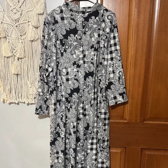 Zadie B’s Black & White Paisley Mix Dress - Picture 3 of 3